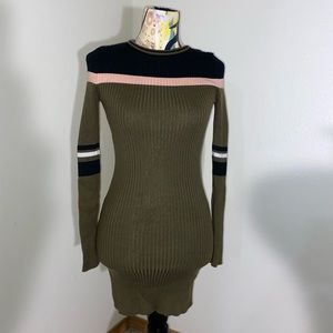 Forever 21 bodycon dress long sleeve. Size: women’s S.